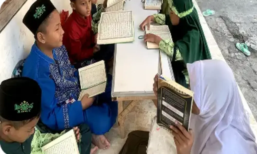 Para Guru di TPQ sy Syifa tetap mengajar