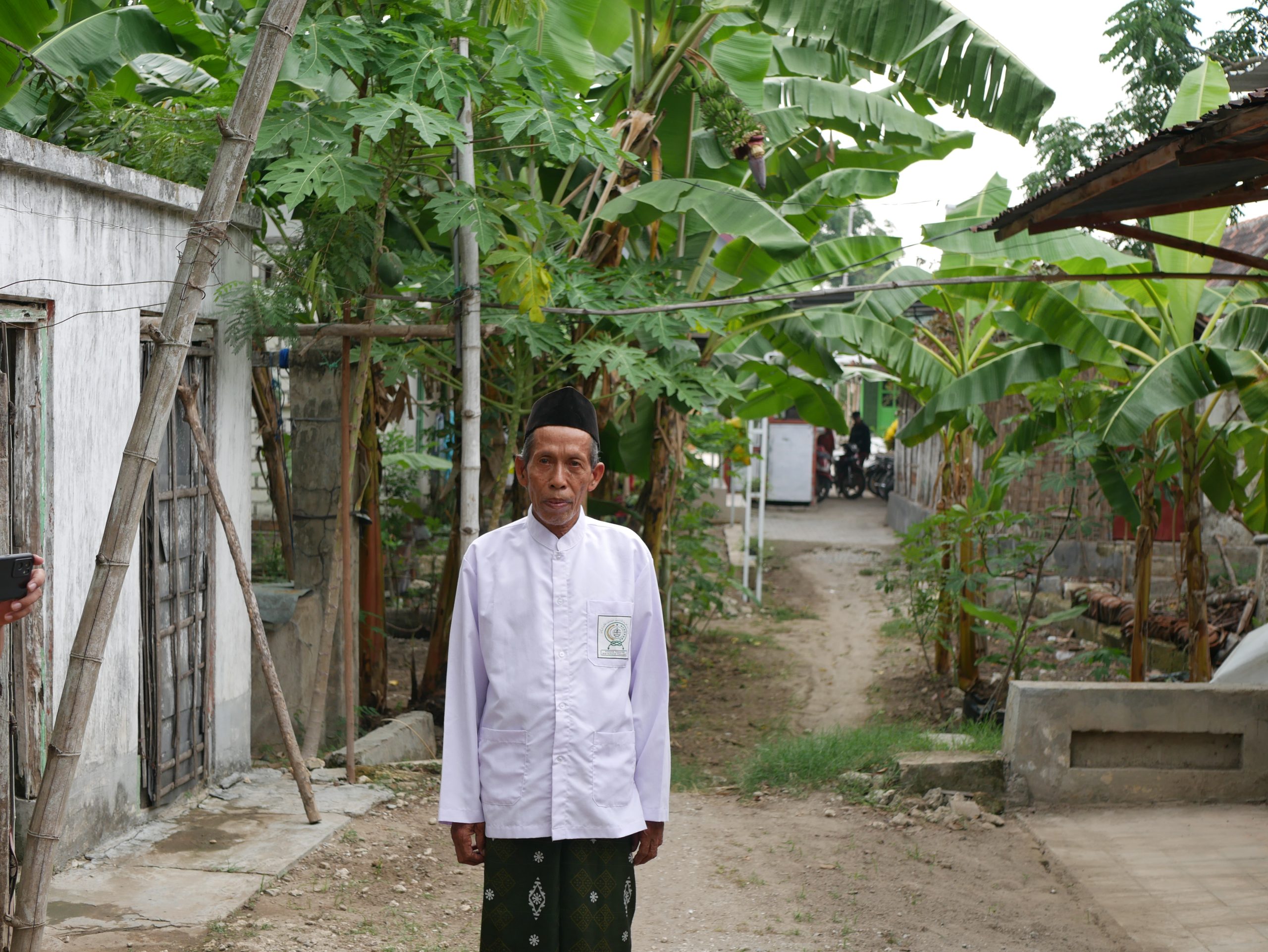 Setengah Abad Mengabdi, Guru Ngaji dari Bojonegoro Ini Masih Setia Mengayuh Sepeda untuk Sebarkan Cahaya Al-Qur’an